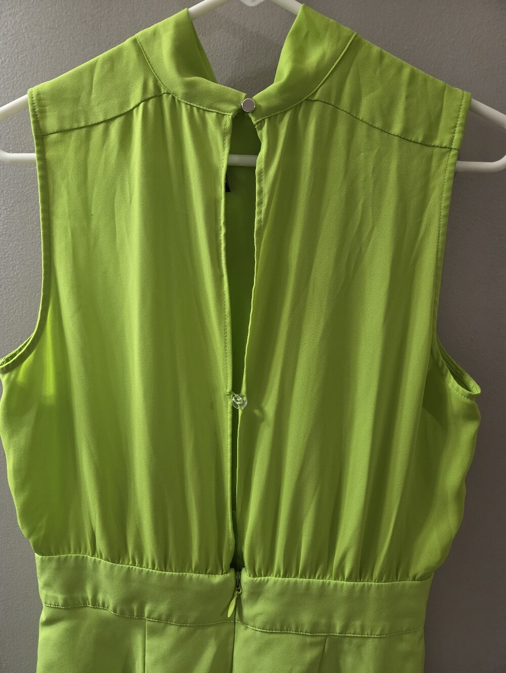 New York & Co. Lime Green Sleeveless Romper with Partial Open Back. Sz M - Picture 10 of 12